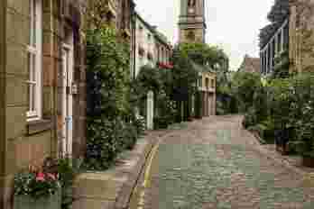 Circus Lane, in the neighbourhood of Stockbridge, is where the school first started